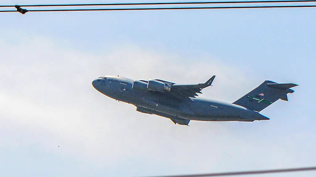 US-Militärflugzeug landet in Moskau: Rätsel um Bordpassagiere