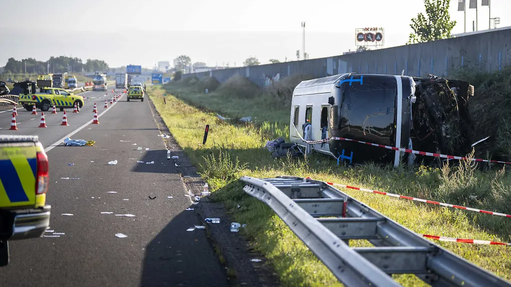 Schweres Busunglück bei Wezep: Eine Abi-Fahrt endet im Albtraum