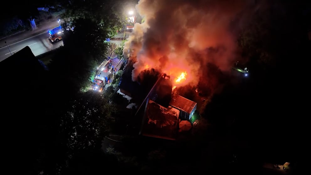 Großbrand in Schenefeld: Heldentat eines Feuerwehrmanns
