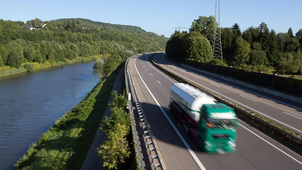 Niedrige Pegelstände stören Transport auf dem Rhein: Ausnahmeregelungen in Rheinland-Pfalz und Saarland