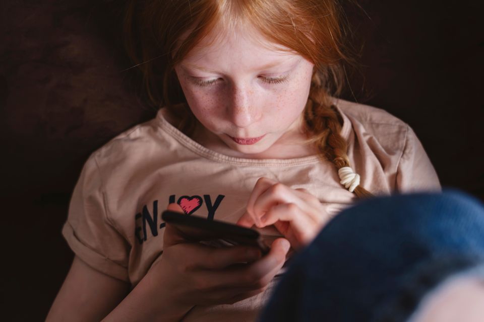Frühe Social-Media-Nutzung und schulische Leistungen bei Jugendlichen