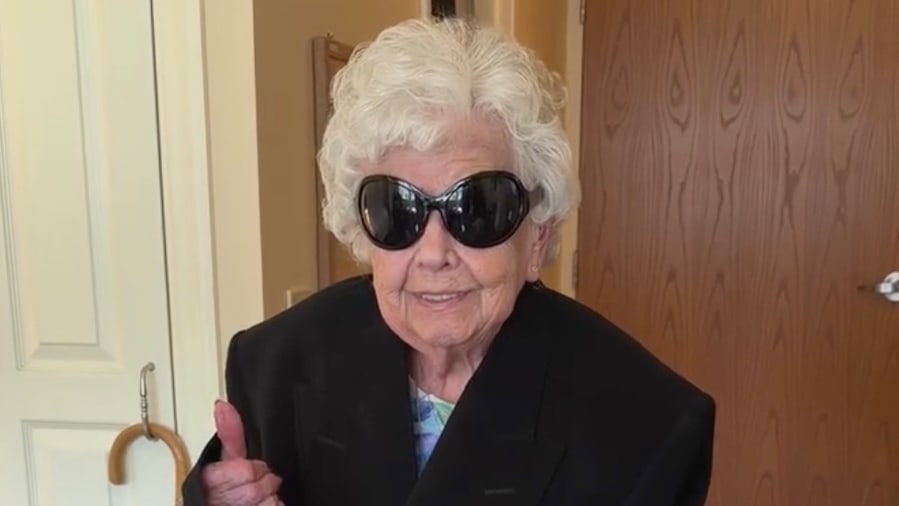 Erfolgsgeheimnis: Warum Oma Betty auch mit 104 Jahren eine Mode-Ikone ist