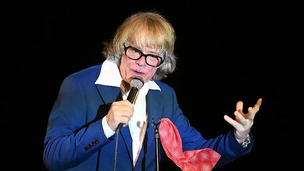 Konzert von Helge Schneider wegen Technikproblemen kurzzeitig unterbrochen