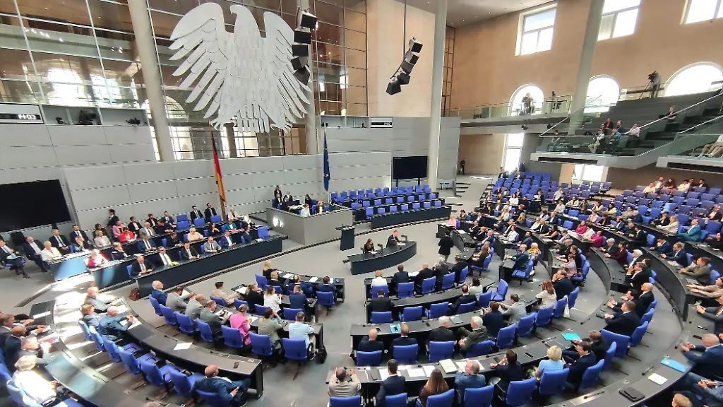 Vertrauensverlust in Parteien und Merz‘ Ansehen auf Rekordtief