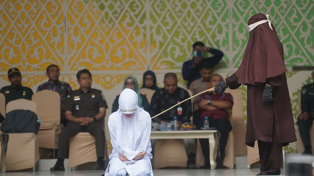 Öffentliche Bestrafung in Aceh: Stockhiebe für außerehelichen Sex