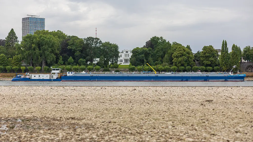 Niedrigwasser am Rhein lässt Spritpreise steigen