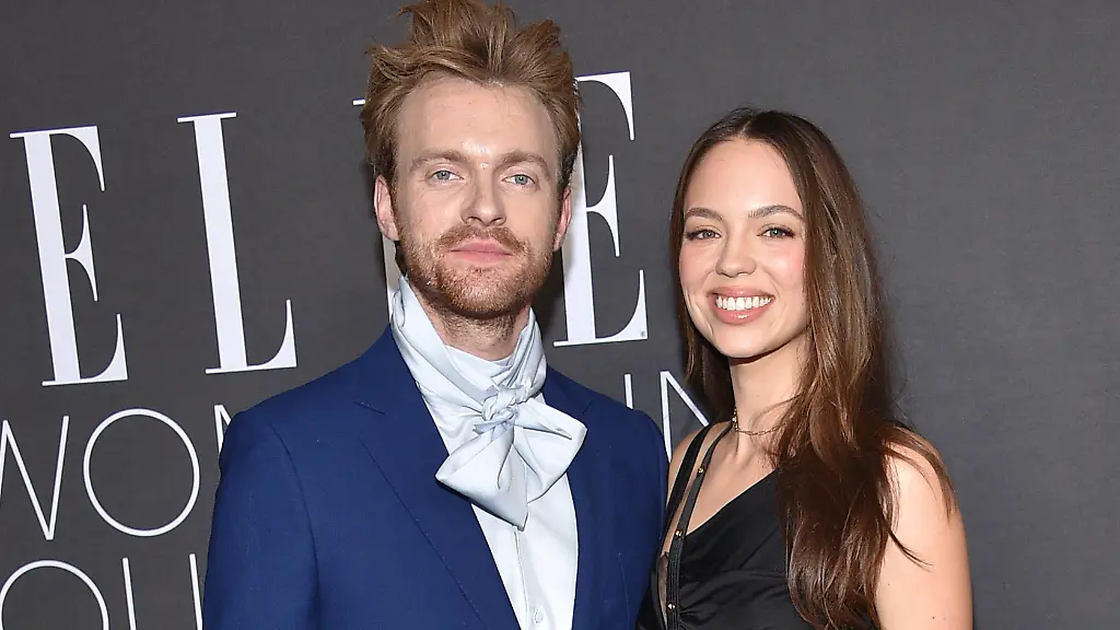 Claudia Sulewski und Finneas: Hochzeitslooks im Detail