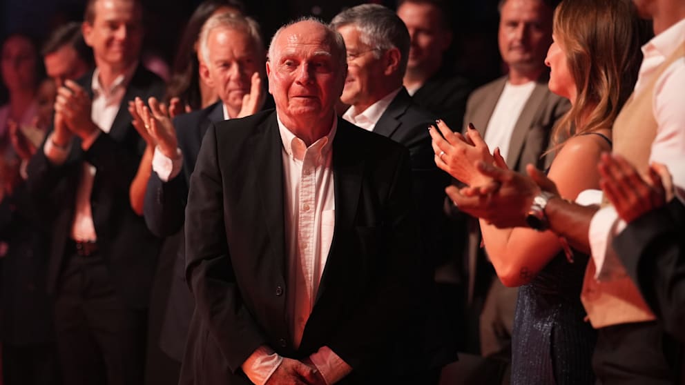 Hoeneß bei SPORT BILD-Award emotional geehrt