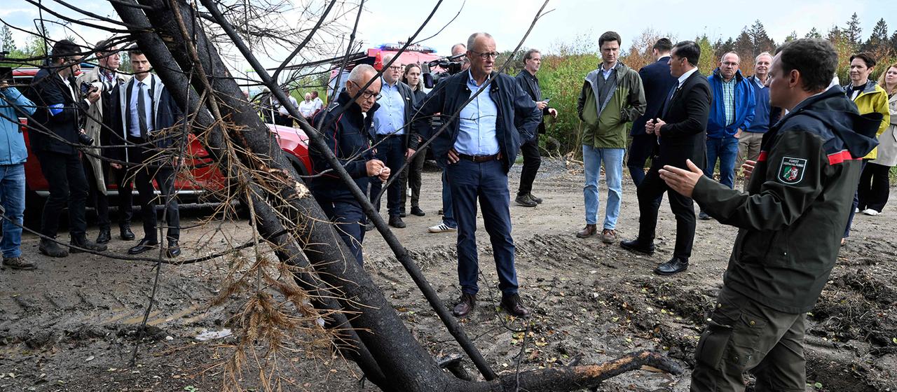 Kanzler Friedrich Merz im Waldbrandgebiet Hürtgenwald