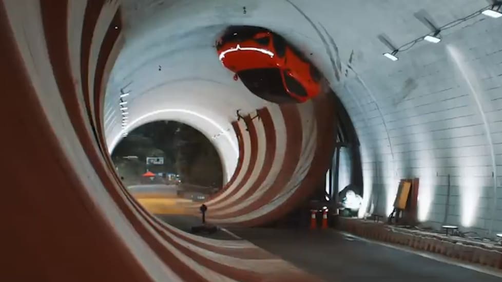 360 Grad Tunnel-Looping: Ein spektakulärer Stunt aus China