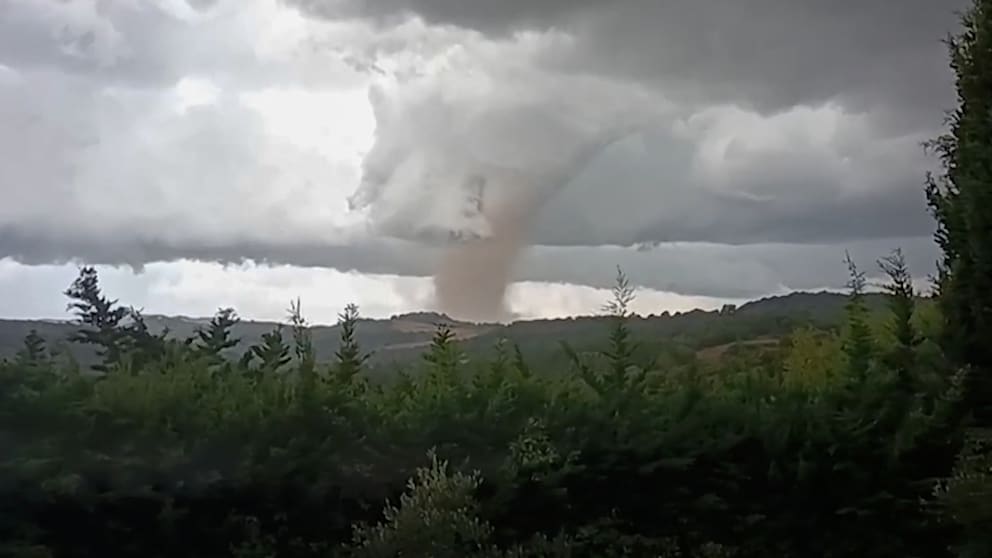 Schwere Schäden durch Tornado in Südfrankreich