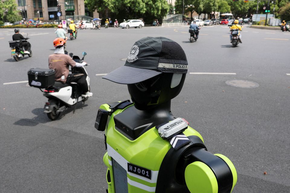 Roboterpolizist T2 in Hangzhou: Einblick in die Zukunft der Verkehrskontrolle