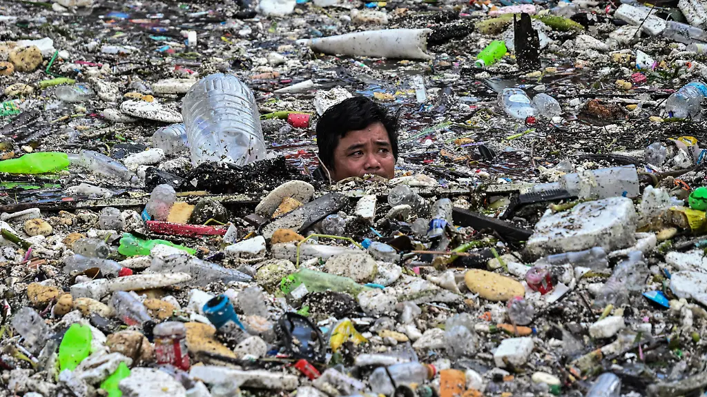 Heftige Regenfälle führen zu Müllchaos in Manila