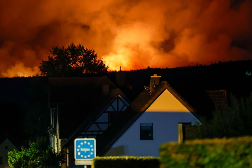 Feuer im Hohen Venn bedroht deutsche Grenze