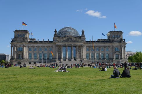 Diskussion um die Rente mit 63: Übergangsregelungen und Kontroversen