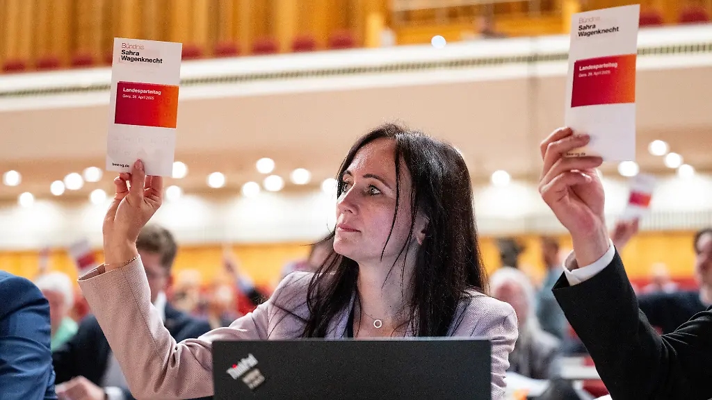 Druck auf Thüringer Brombeer-Koalition durch Austritt von BSW-Abgeordneten