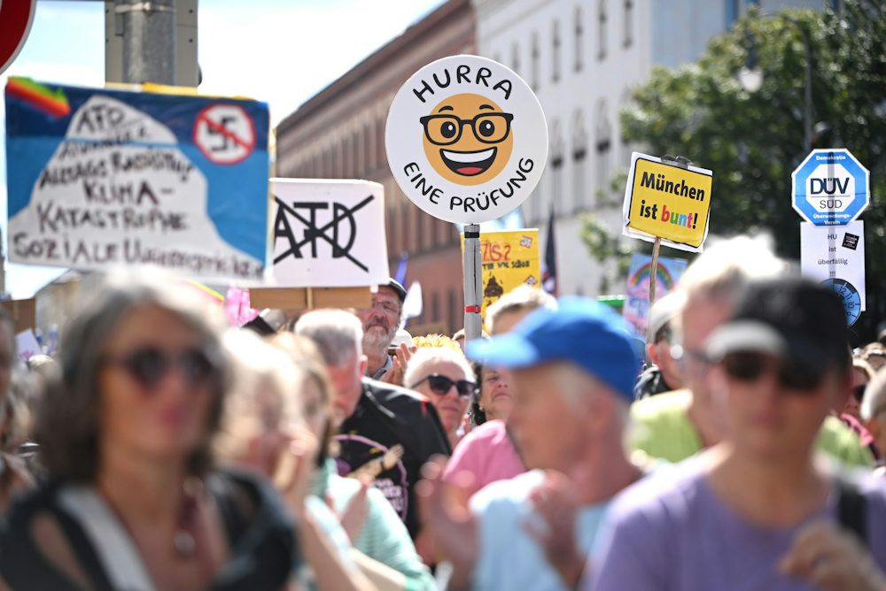 Große Teilnahme an Prüf-Demo in München nach AfD-Wahlerfolg