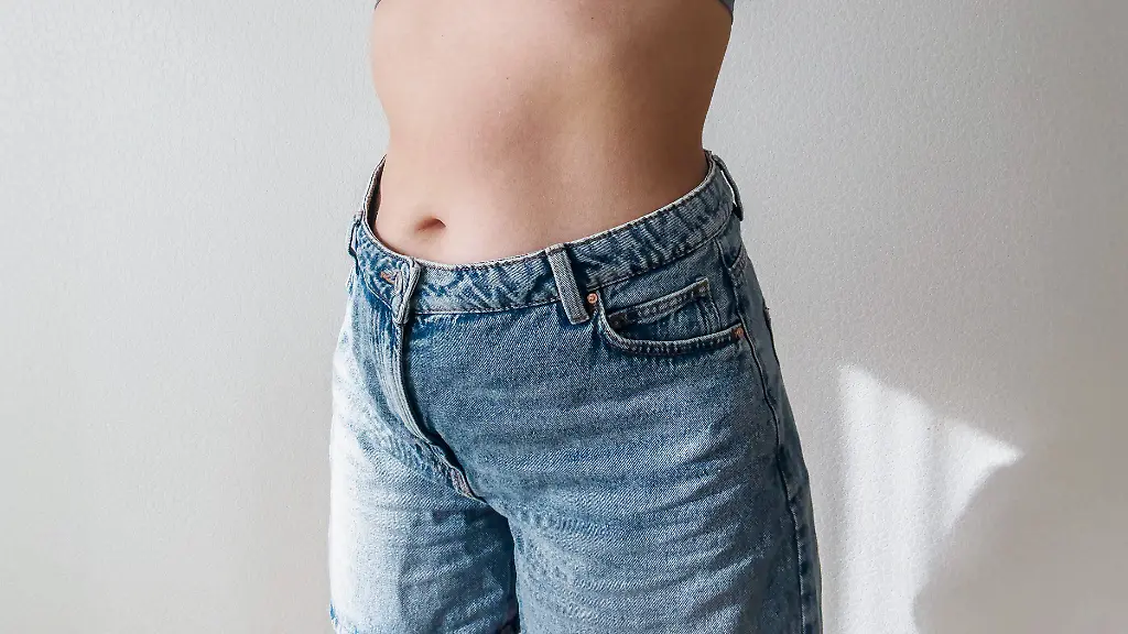 Die Rückkehr der Cigarette-Jeans: Mode-Trend im Herbst 2026