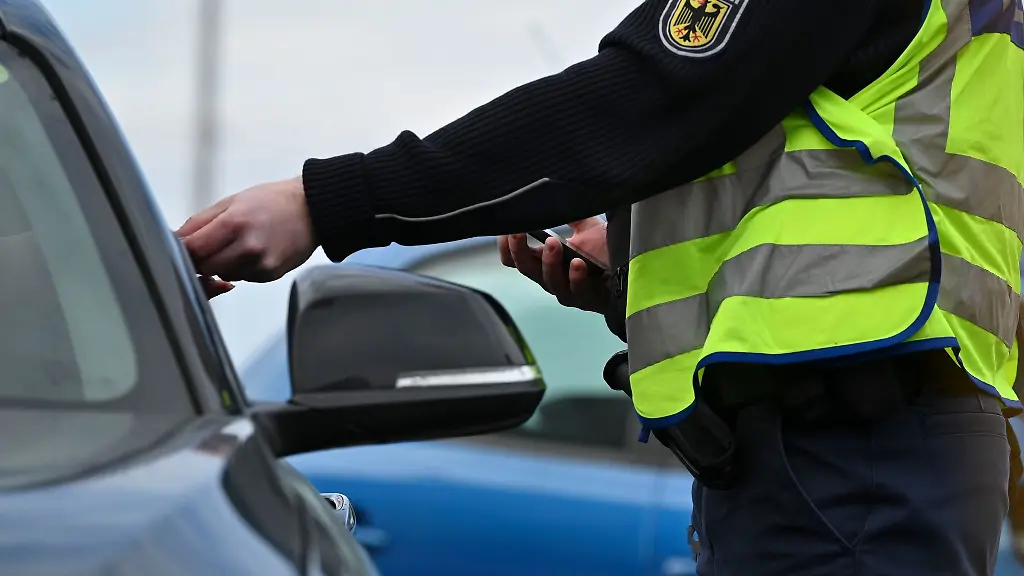 Österreicher nach Fluchtversuch bei Polizeikontrolle gefasst