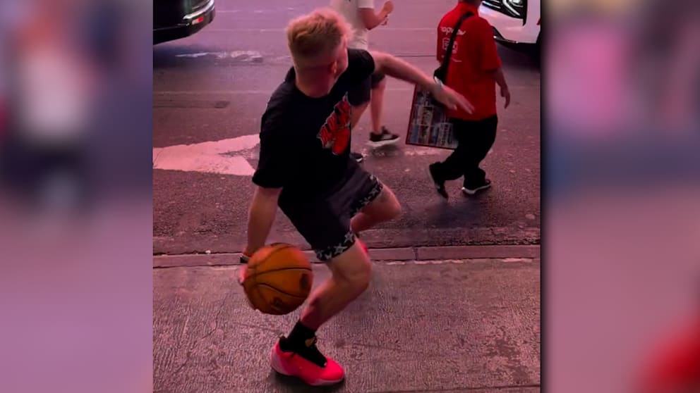 Spektakulärer Basketball-Wurf am Times Square