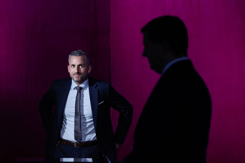 Ungleiches Duell zwischen Rechtsextremist und Regierungschef