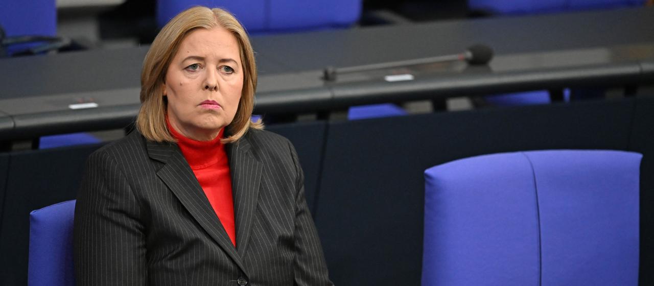Debatte über Reformpläne im Bundestag: Bas verteidigt Etat