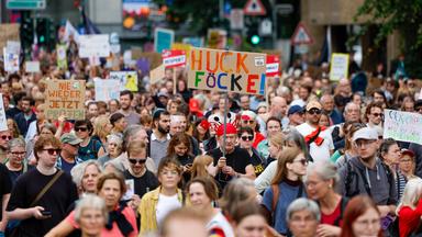 Proteste gegen Rechtsextremismus nach AfD-Erfolg in Sachsen-Anhalt