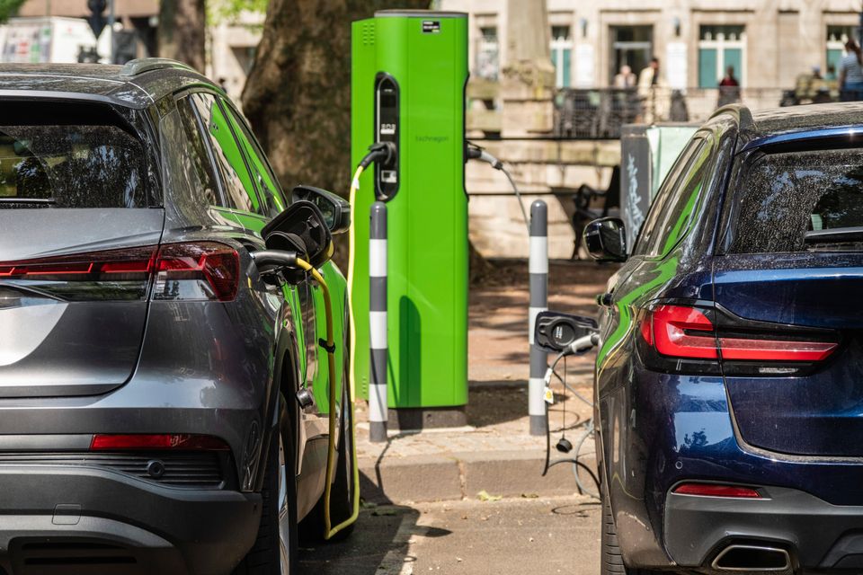Streit um Klimawirkung von E-Autos: Kritik an Studie der TU München