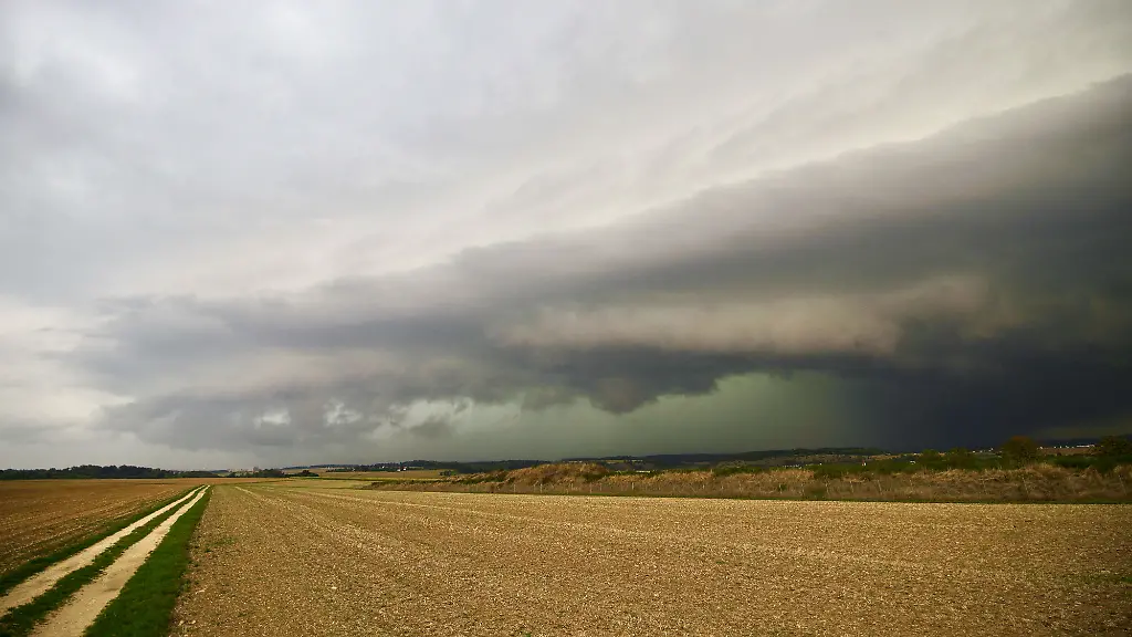 Herbstwetter in Deutschland: Kaltfront bringt Regen