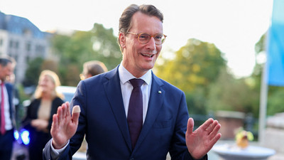 Aktuelle politische Entwicklungen und Reaktionen der Parteien
