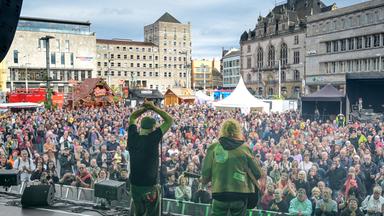 Open-Air-Veranstaltung „Halle steht auf“