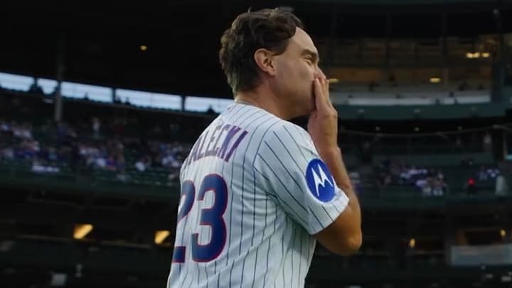 Kultserien-Star wirft ersten Pitch bei Chicago Cubs