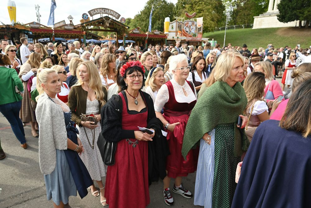 Exklusives Damenwiesn-Event von Regine Sixt