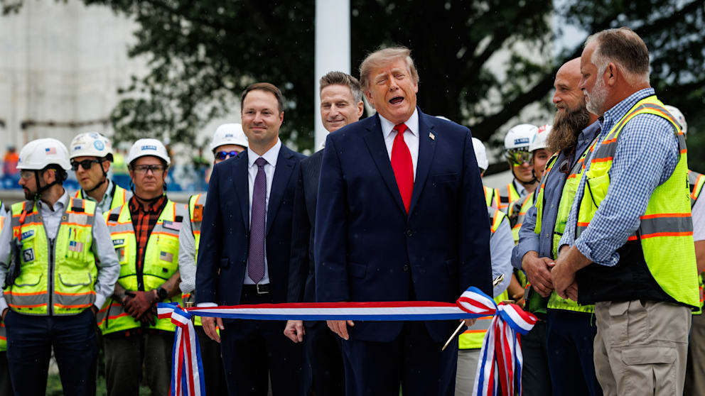 Trump ohne Stimme vor der Kamera