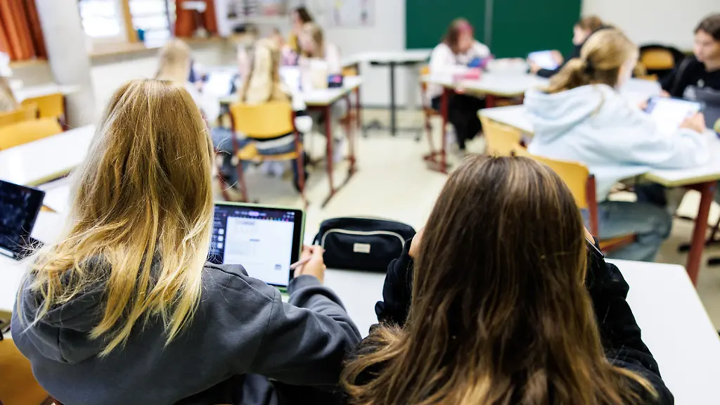 Rechtsstreit um Tablet-Vergabe: Datteln im Fokus