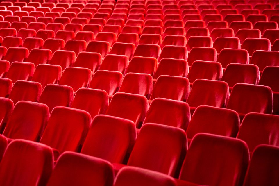 Meta blockiert Werbung für feministische Theaterproduktion
