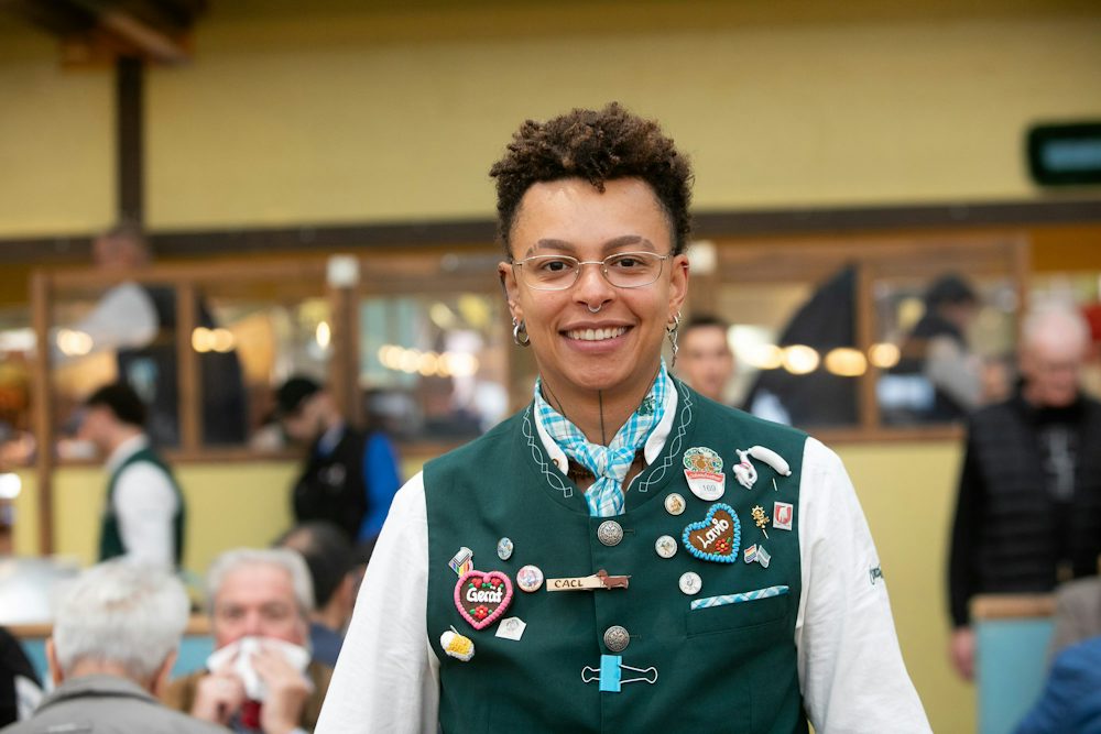 Bedienungen setzen Zeichen gegen Diskriminierung auf der Wiesn