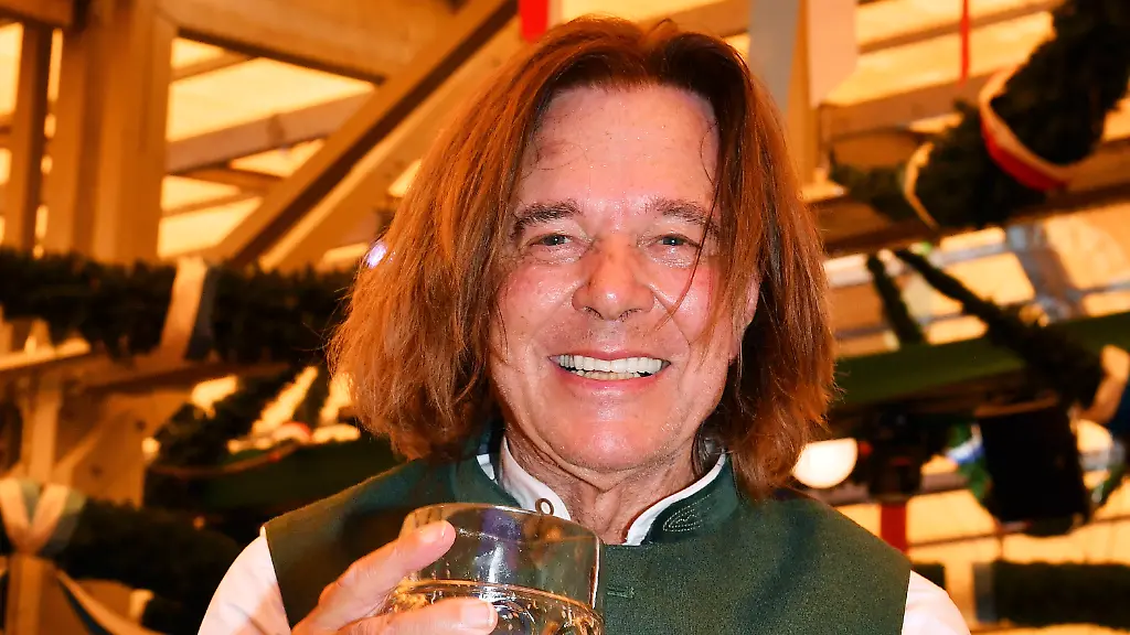 Jürgen Drews feiert ohne Rollator auf dem Oktoberfest
