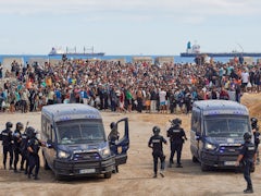 Kundgebungen in Spanien: Proteste gegen Migrationspolitik und Forderungen zur Unterstützung Ceutas