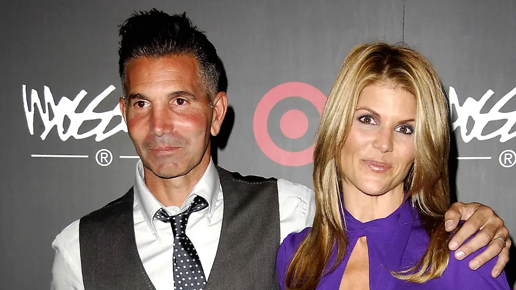 Lori Loughlin reicht nach fast 30 Jahren Ehe Scheidung ein