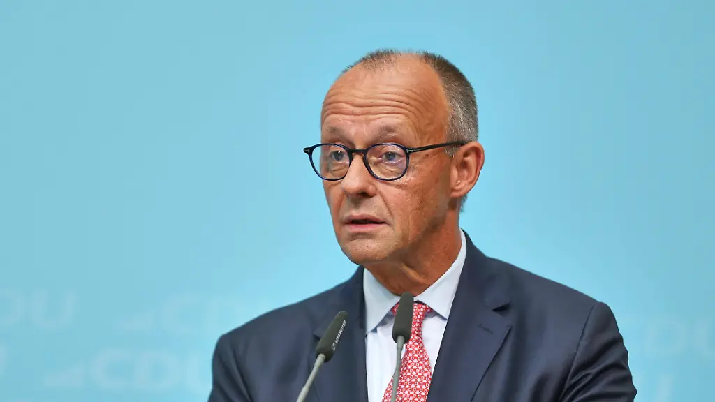 Politische Zukunft von Kanzler Merz: Herausforderungen und Strategien