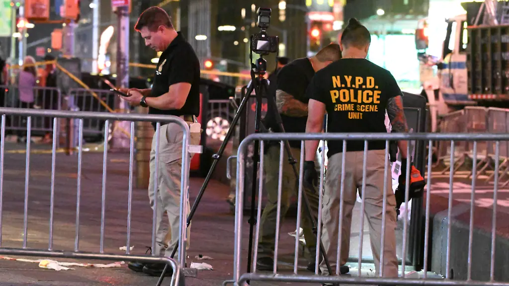 Frau attackiert Passanten am Times Square in New York