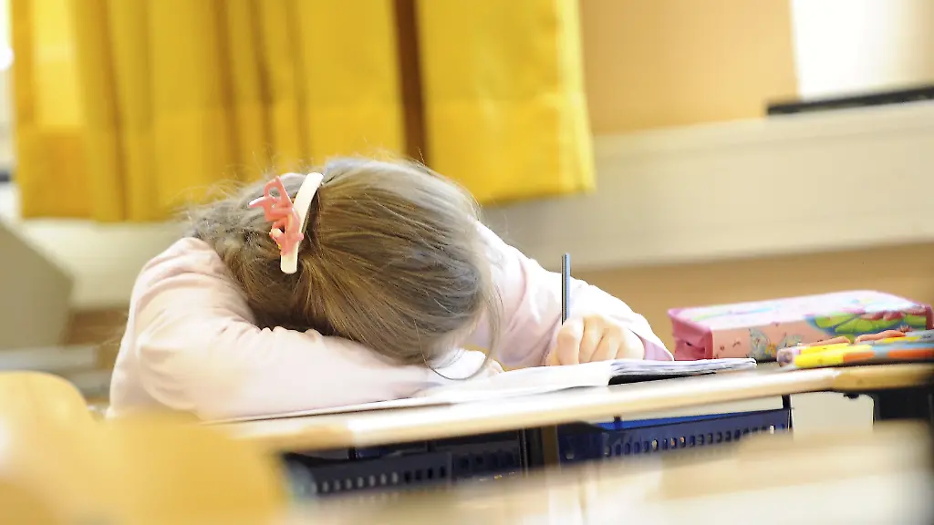 Erklärung für Pisa-Studie: Schlafprobleme und Erschöpfung bei Schülern