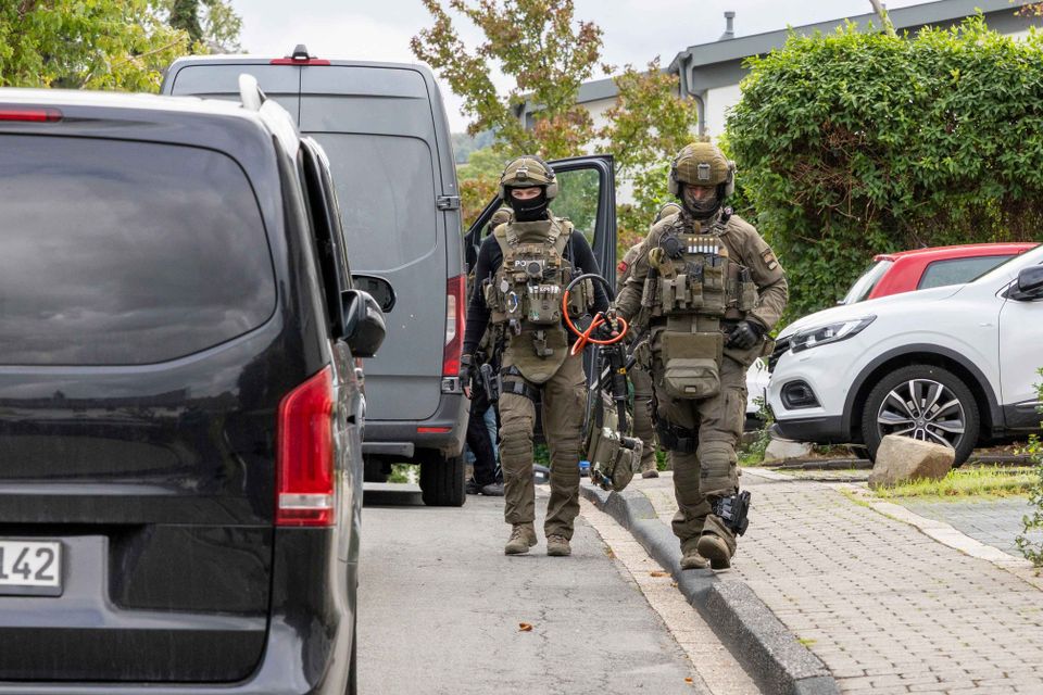 Flucht eines Verdächtigen nach Angriffen auf das Stromnetz