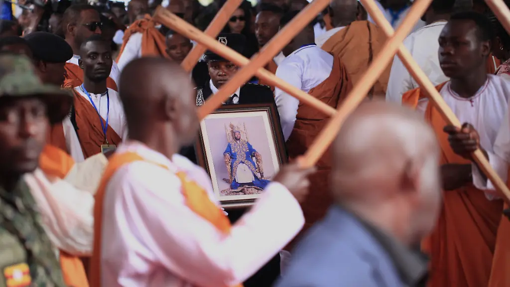 König Oyo von Uganda im Alter von 34 Jahren beigesetzt