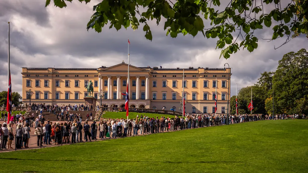 Abschied von König Harald V: Norweger nehmen Abschied