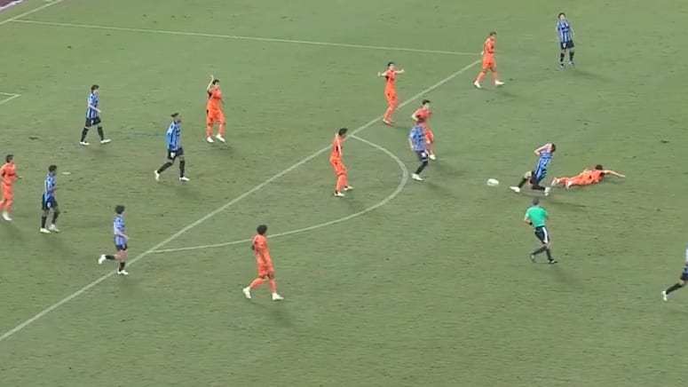 Kurioser Fußballmoment im Fokus