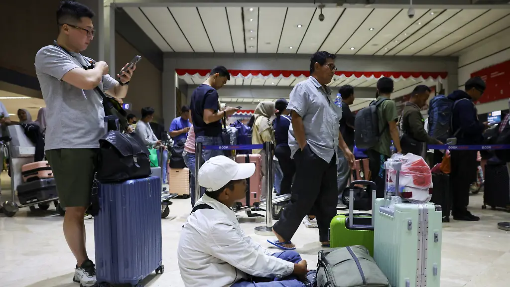 Vulkanausbruch bringt Indonesiens Flugverkehr zum Erliegen