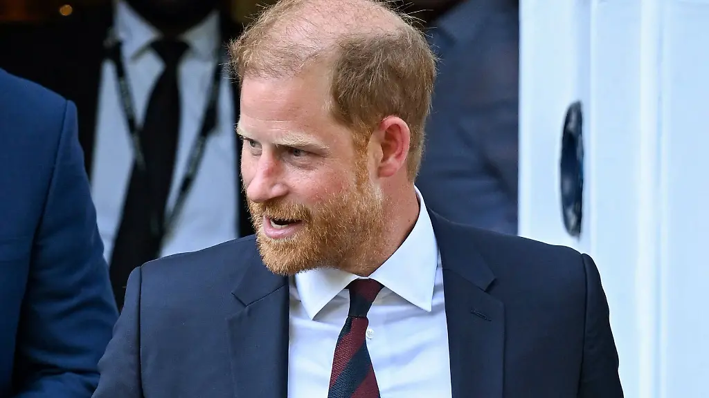 Prinz Harry absolviert ersten öffentlichen Auftritt allein nach Rückkehr nach Großbritannien