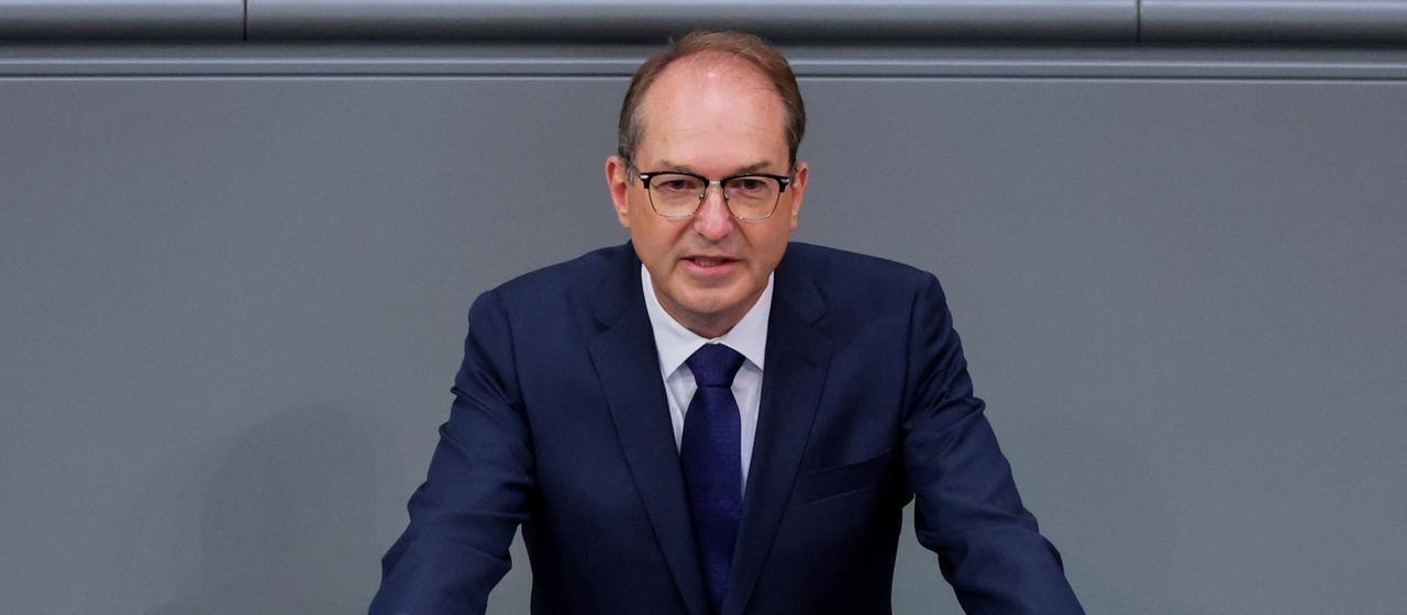 Dobrindt verteidigt höhere Ausgaben für Polizei und Cyberschutz